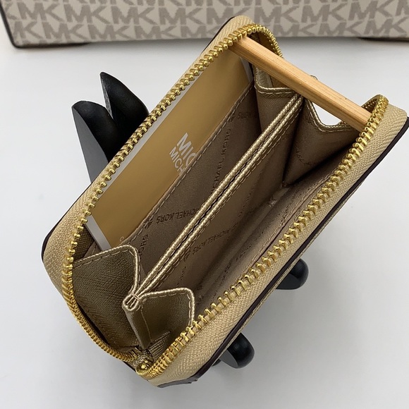 MICHAEL KORS JET SET TRAVEL MEDIUM ZIP AROUND CARD CASE PALE GOLD COLOR - Picture 5 of 11